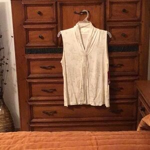 New women’s sleeveless extra large top from Kohl’s, 212 collection.